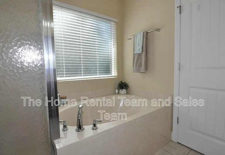 156 Cottonham Ct — Photo 18