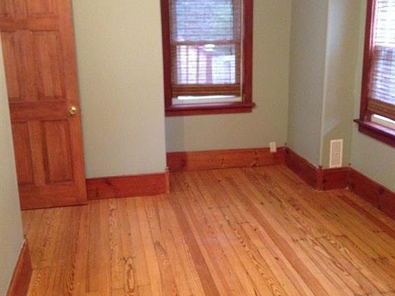 5th image of 32 Rousseaux St