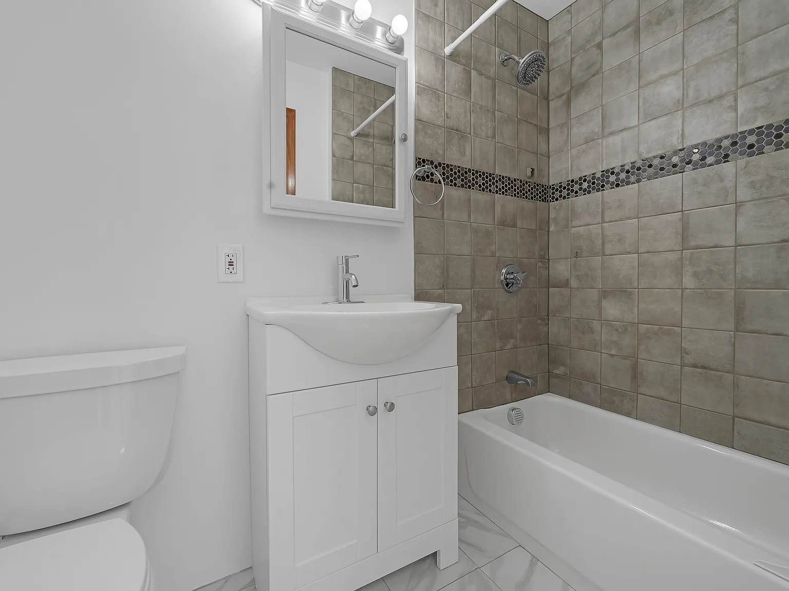 1 bed, 700 sqft, $1,800 — Photo 4