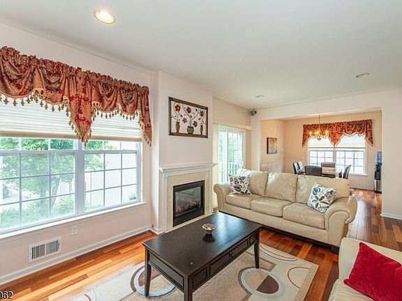 4th image of 44 Brock Ln