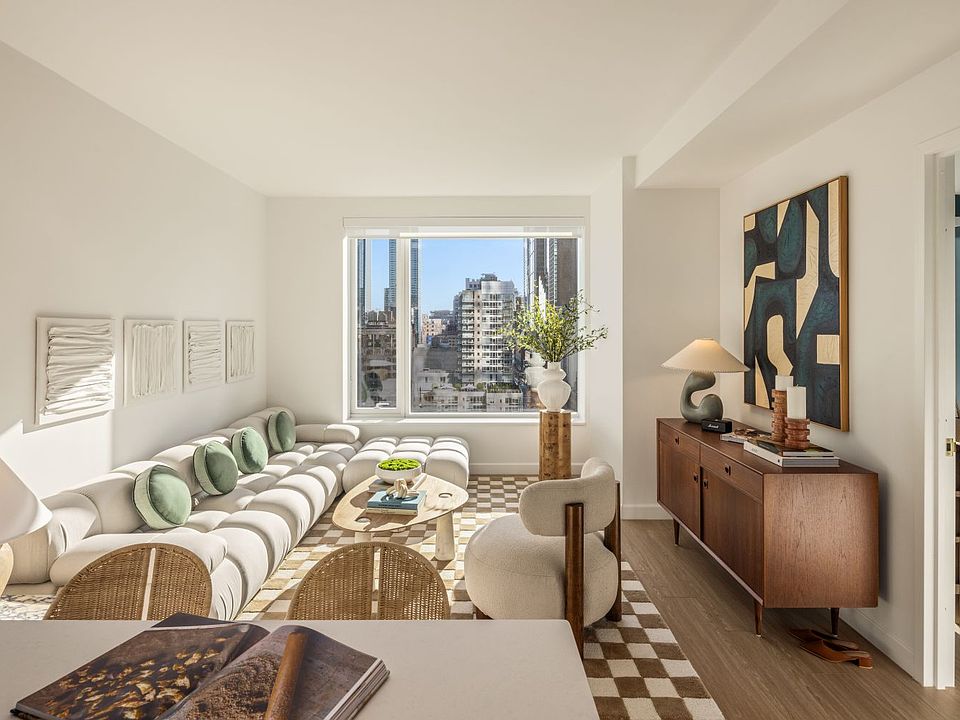 1st image of 550 10th Ave #3404