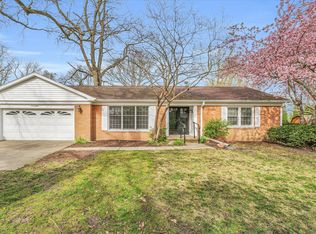 709 E Woodland Dr, Saint Joseph, IL