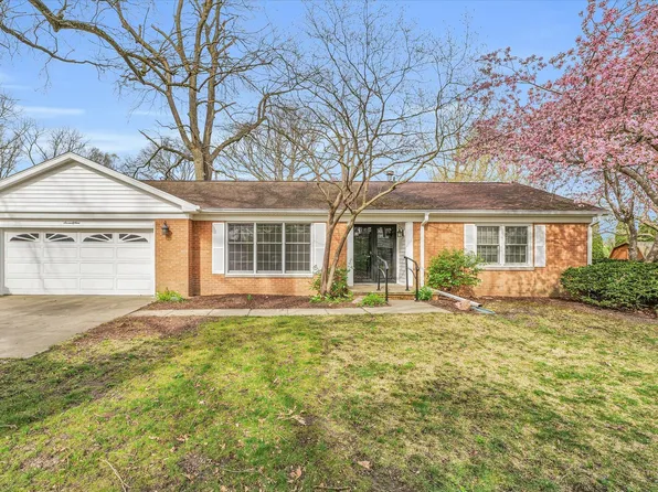 709 E Woodland Dr, Saint Joseph, IL 61873