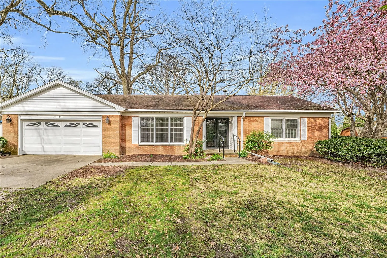 709 E Woodland Dr photo 1