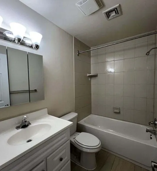 3 Bed, 1.5 Bath, 1000 sqft