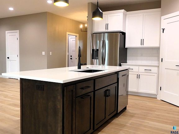 5th image of 808 W Opal Ln