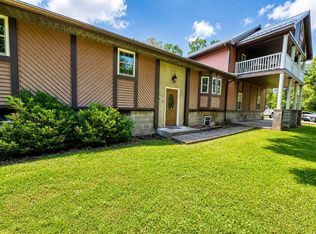 28 Dutch Glory Rd, Amity, PA 15311