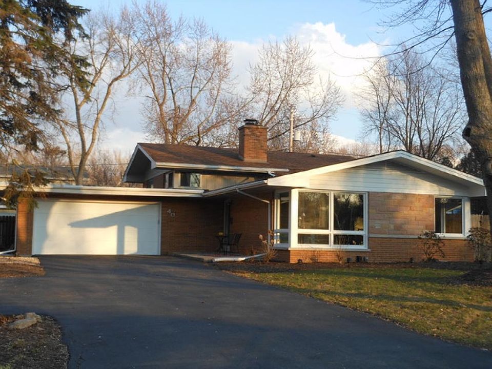 1st image of 40 Oakwood Dr