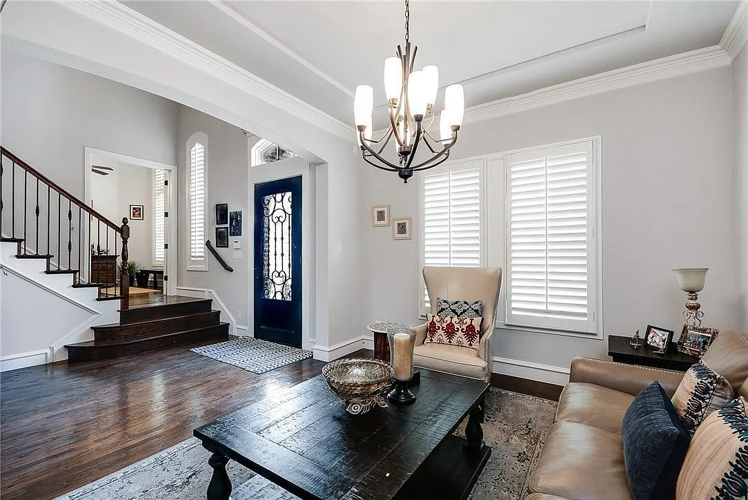 5 bed, 4.5 bath, 4229 sqft, $5,995 — Photo 4