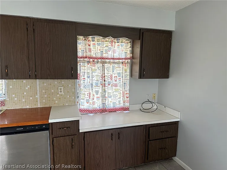 1318 Schlosser Rd — Photo 9