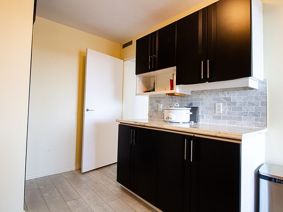 4th image of 370 Dominion Ave #1104