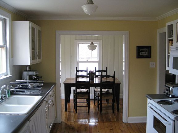 Perfect Kitchen and Dining Area for Gatherings