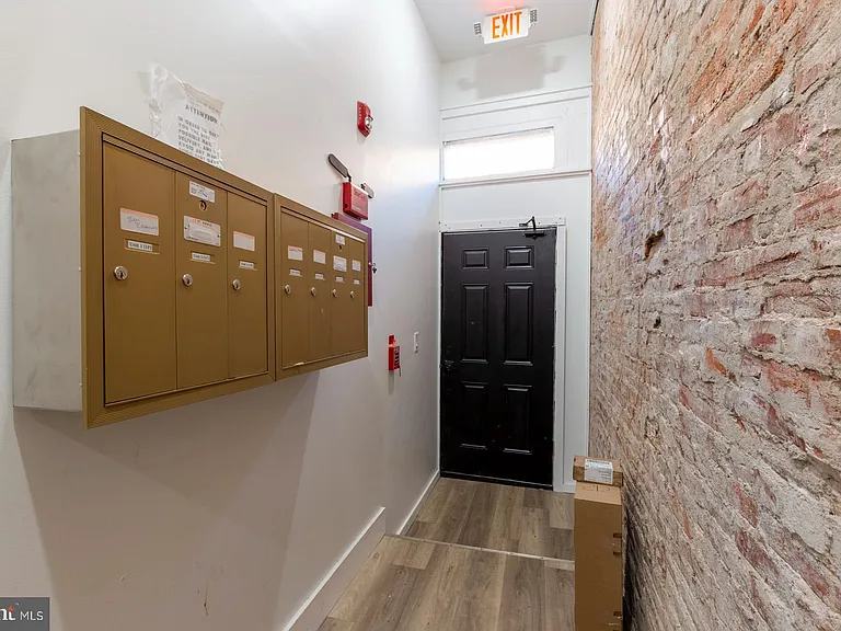 212 Catharine St #1 — Photo 13
