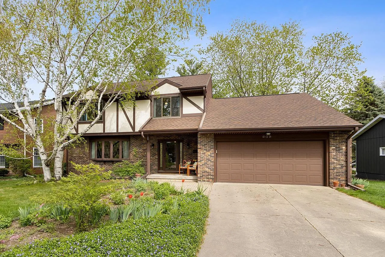 609 Chatham Terrace photo 1