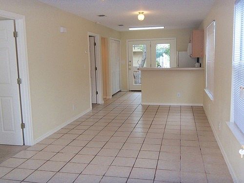 2nd image of 122 Andrews St