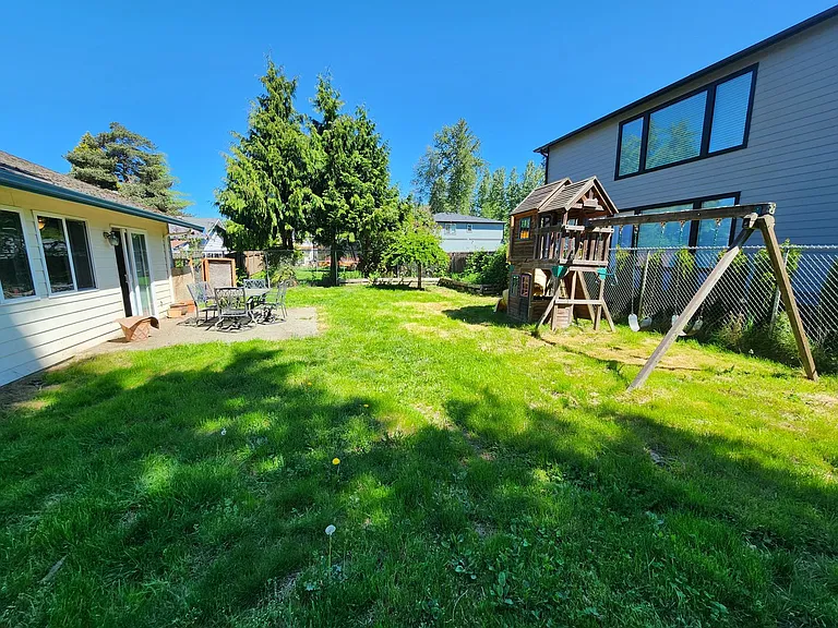 14705 Meadow Rd — Photo 20
