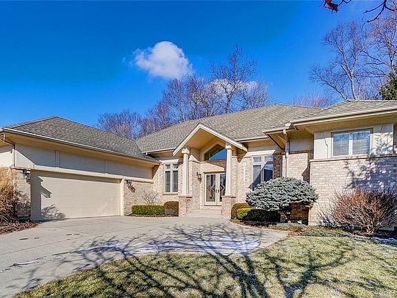 2nd image of 3920 N Field Dr