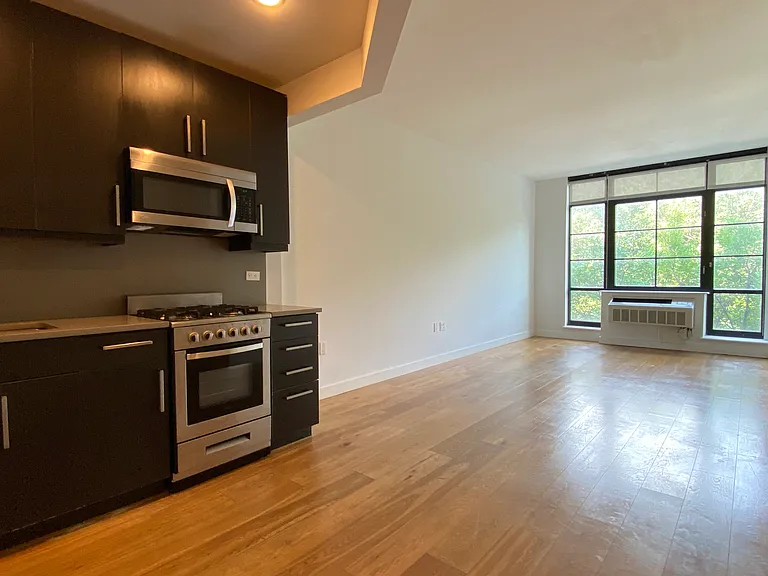 180 Nassau St #7G — Photo 4