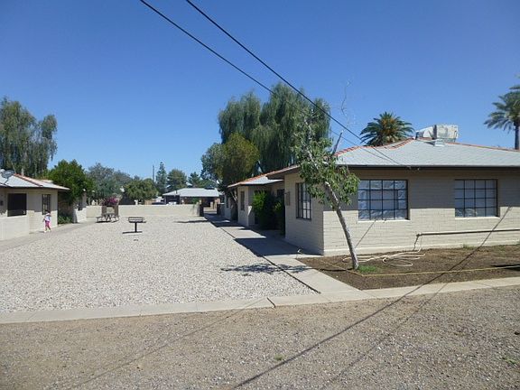 Building exterior w/ courtyard