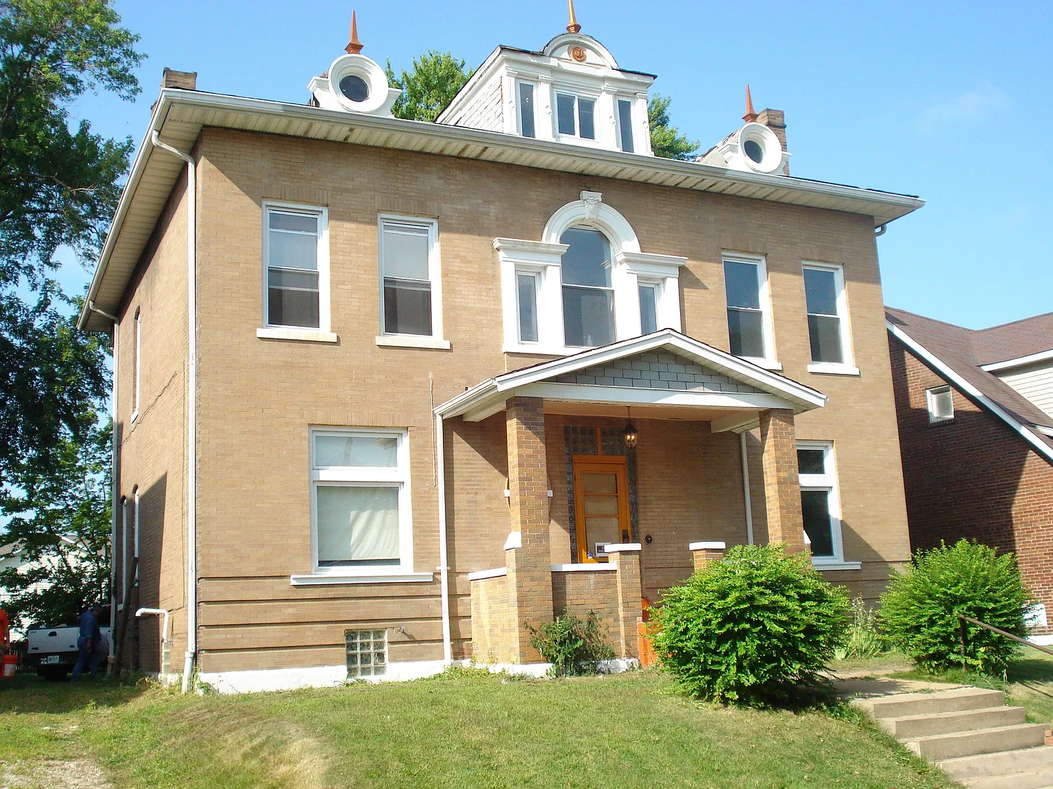 26 Lewis Pl photo 1