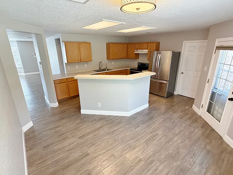 847 Quitman Oak — Photo 10