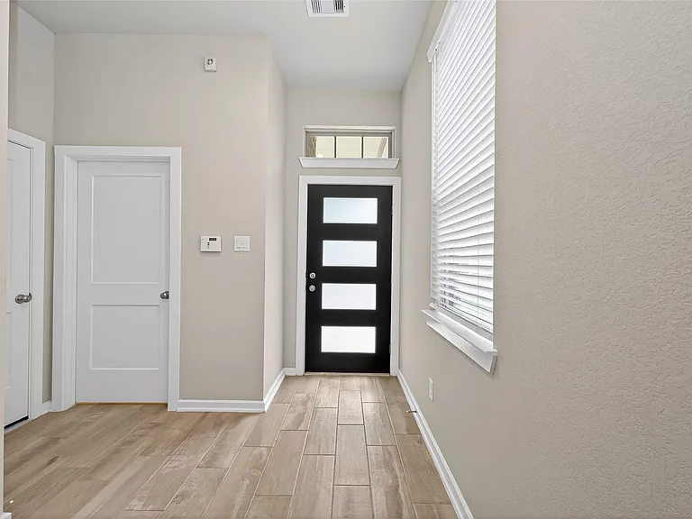 516 Shine Ct — Photo 7