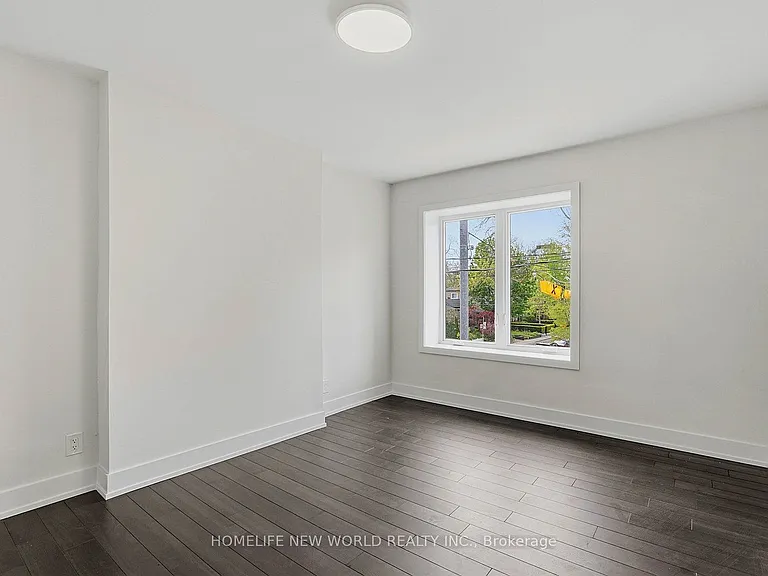 1842 Dundas St E — Photo 13