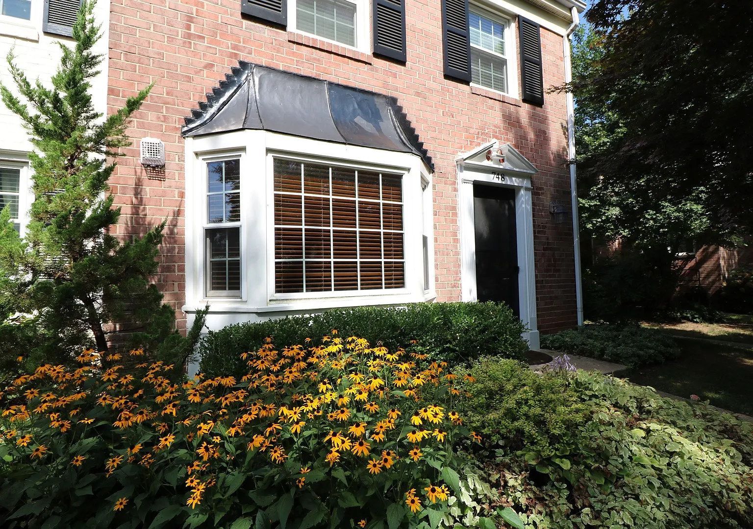 Updated End Unit 3/2.5 at Regents Square in Woodley Gardens — Photo 1