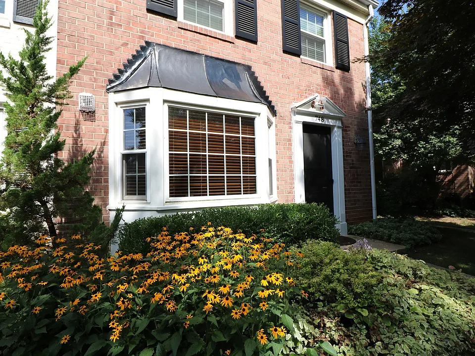 748 Azalea Dr