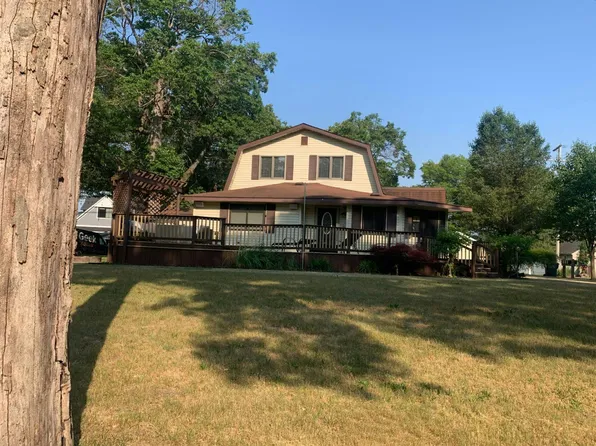10146 E Shore Dr, Portage, MI 49002
