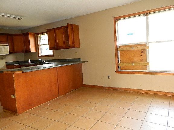 5th image of 505 Birch St