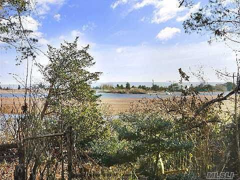 3rd image of 101 Old Stone Hwy