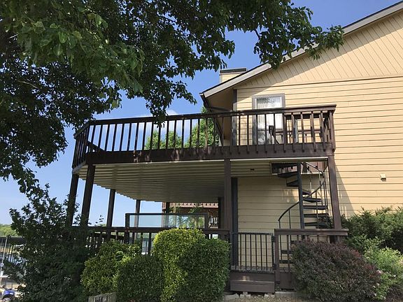 Image 5: Two lakeside patios