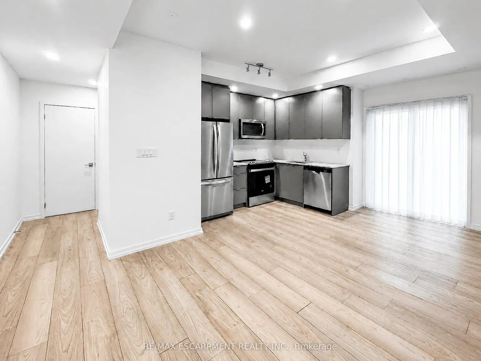 1 bed, $2,100 — Photo 2