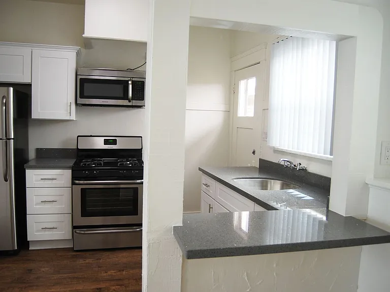 3817 E Livingston Dr — Photo 22
