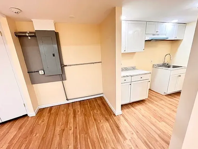 409 Temple St #B — Photo 5