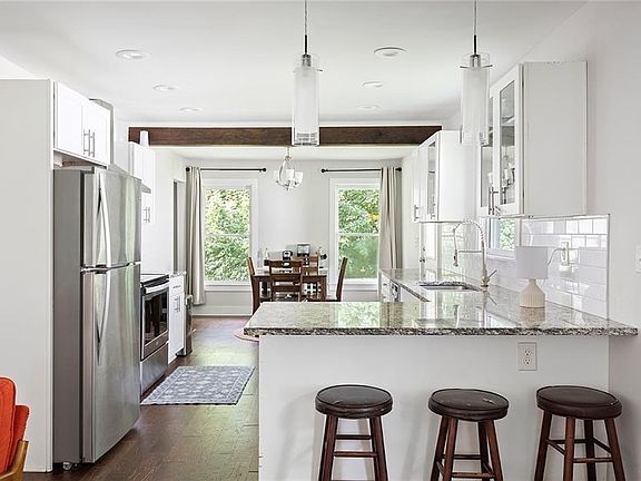 2nd image of 2280 Larchwood Rd SW