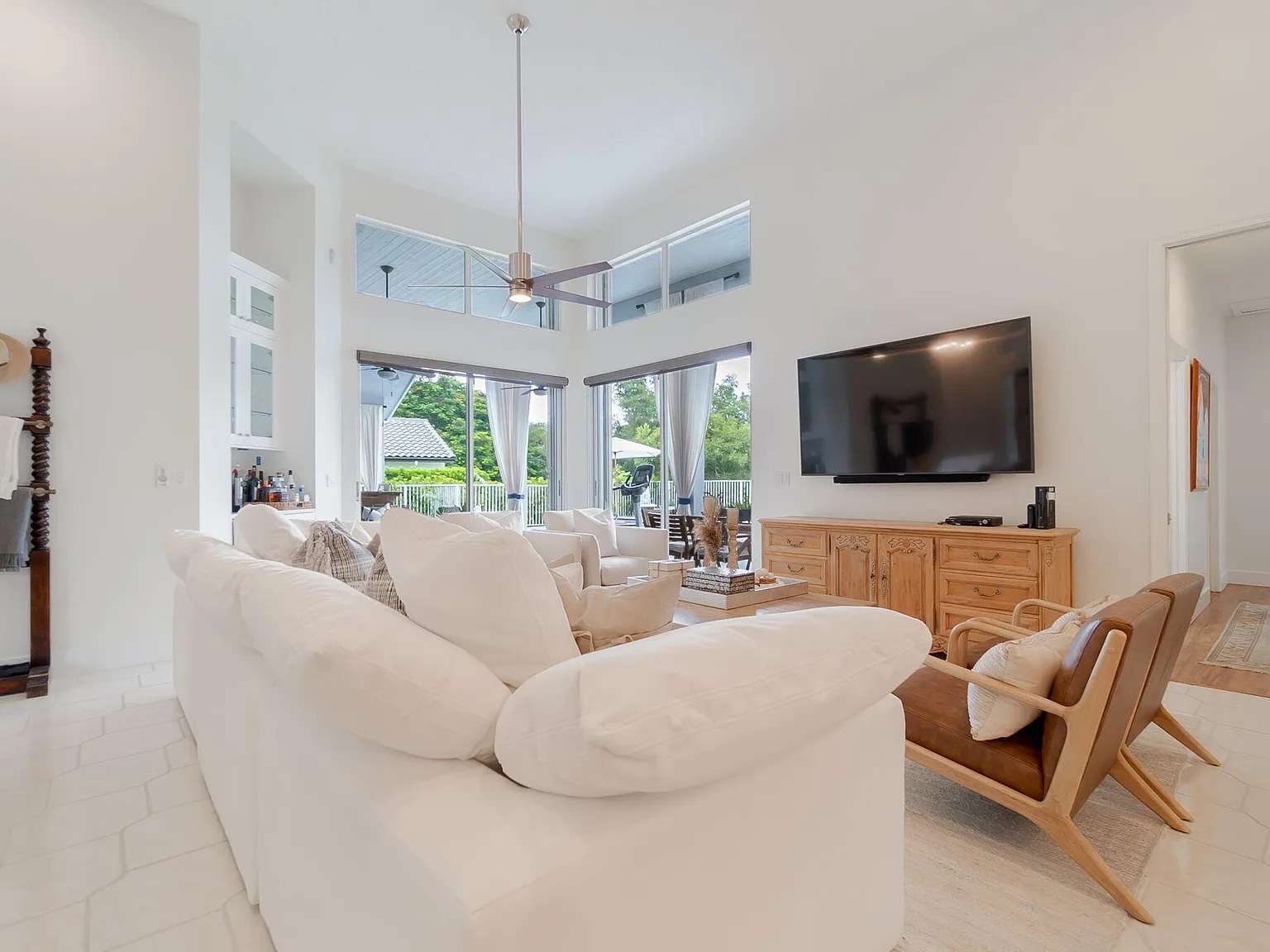 4 bed, 3.0 bath, 2696 sqft, $17,000 — Photo 4
