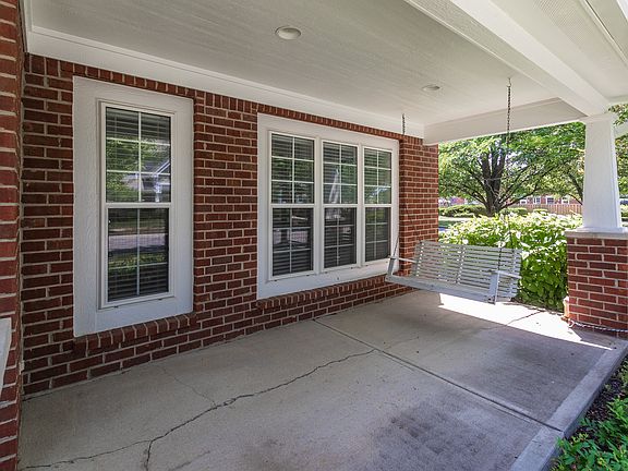 3rd image of 15455 Clearbrook St