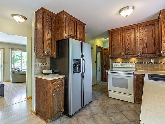 3rd image of 5575 Savoy Dr