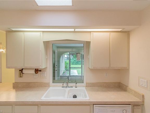 2nd image of 1251 Roswell Dr NW