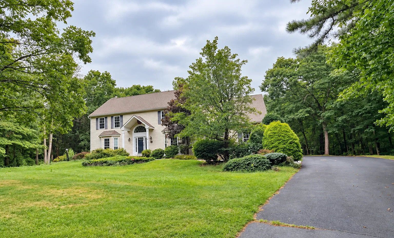 5 bed, 3346 sqft, $4,000 — Photo 1