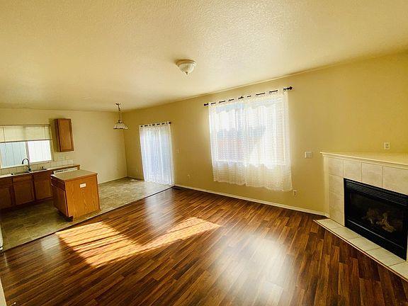 4th image of 4256 SE Russell St