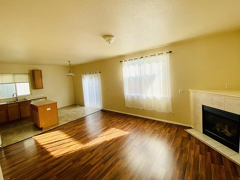 4256 SE Russell St — Photo 4