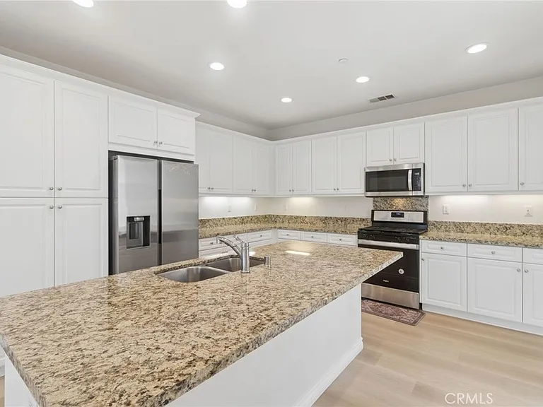 2811 E Kendall Ln — Photo 12