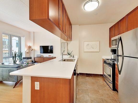 5th image of 373 Wythe Ave APT 5b