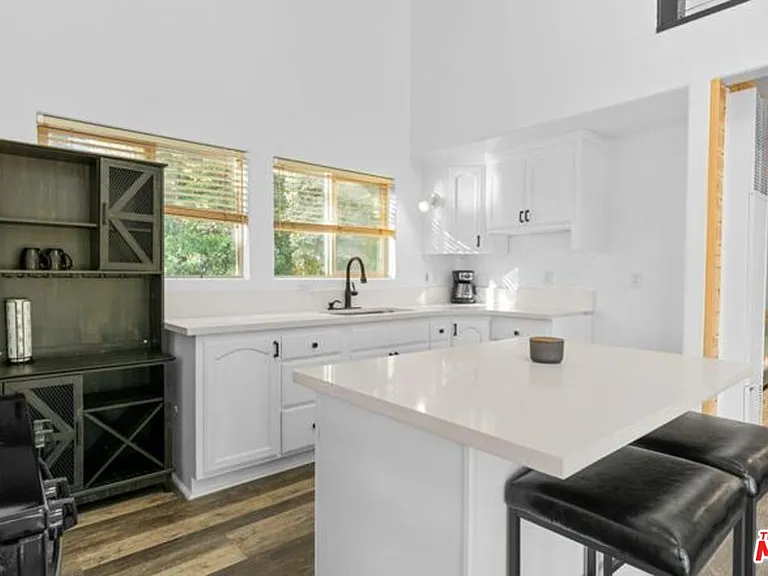 993 Cameron Dr — Photo 14