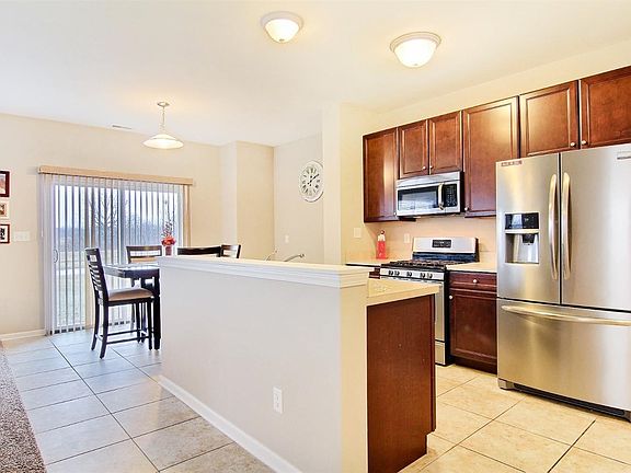 UPGRADED KITCHEN Level 4 Cabinets w/42" Uppers, Hardware, Ceramic Tile HIGH END STAINLESS STEEL APPLIANCES, Island, Pantry & More.