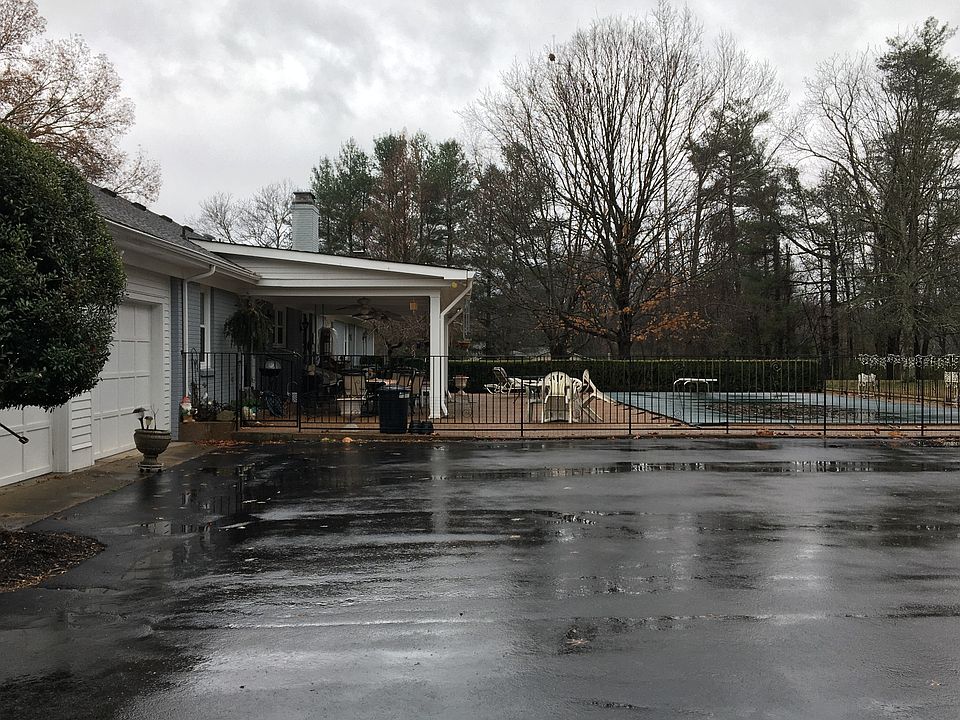 2nd image of 115 Beechlawn Dr