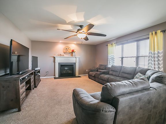 5th image of 1045 Oak Hill View Dr
